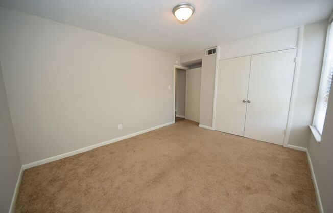 2 beds, 1 bath, $895