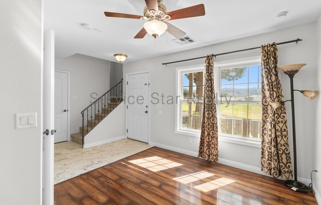 2129 E HUNTINGTON DR