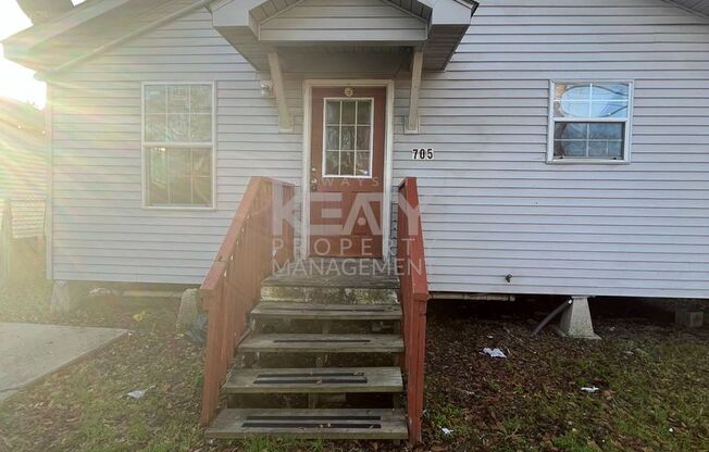 3 bed, 2 bath home now available in Lafayette!