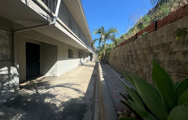 4220 Aragon Dr