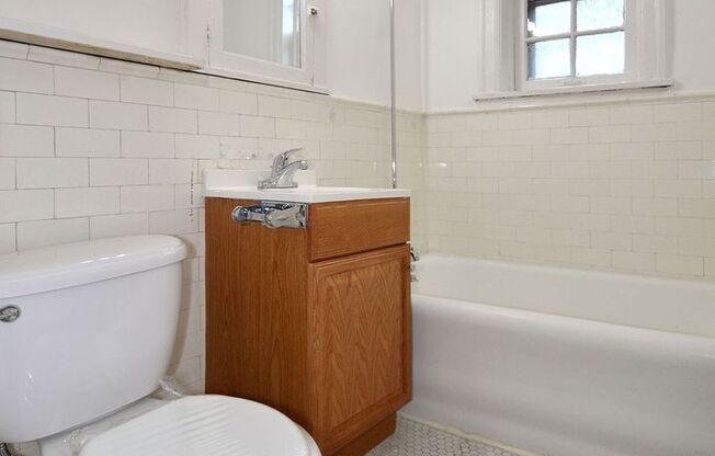 Studio, 1 bath, 480 sqft, $875, Unit 24 - 114