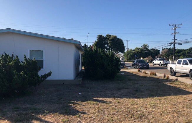 Live 3 Blocks Away From The Ocean!!