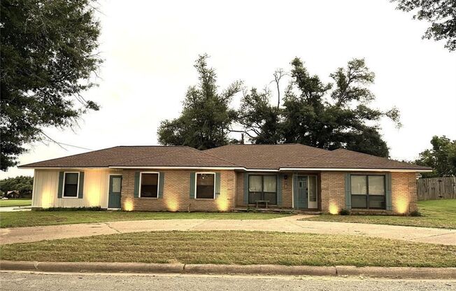 Executive Home / Rockdale, TX / Milam County / Corner Lot / Also for Sale $359,000