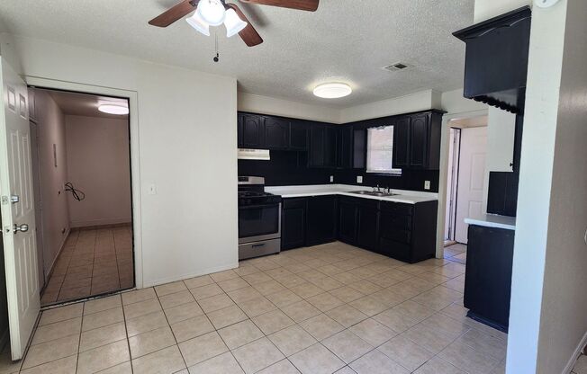 4 beds, 2 baths, $1,250