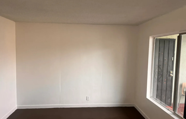 9625 San Gabriel Ave South Gate, CA 90280