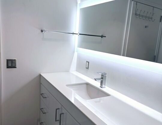 1 bed, 1 bath, 840 sqft, $3,300, Unit 710