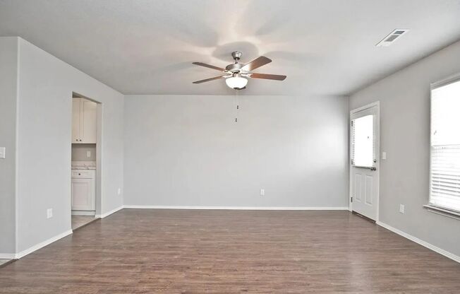 3 beds, 2.5 baths, 1,101 sqft, $1,300, Unit 1008B