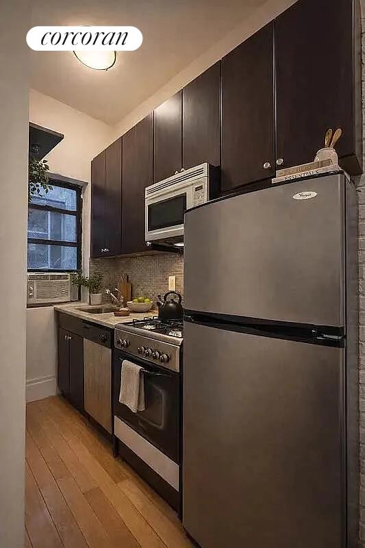 267 E 10 ST