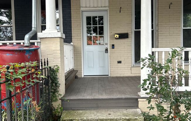 Charming 3BD/2.5BA Townhome w/ EV Charger in Hampden, MD!