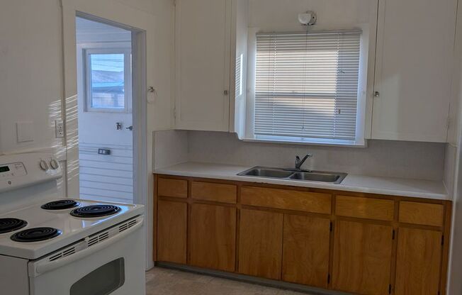 2 beds, 1 bath, $1,750