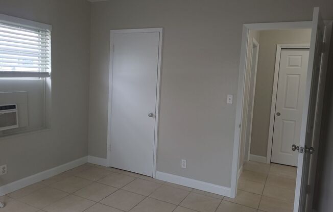 1 bed, 1 bath, 850 sqft, $1,600, Unit 1W