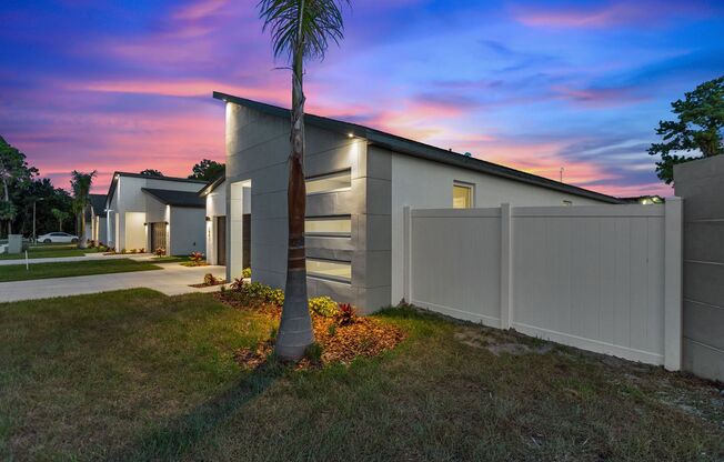 Deposit-Free! Modern, energy efficient home with ALL of the upgrades! Winter Haven