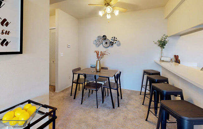 dining area at Castle Pointe apartments