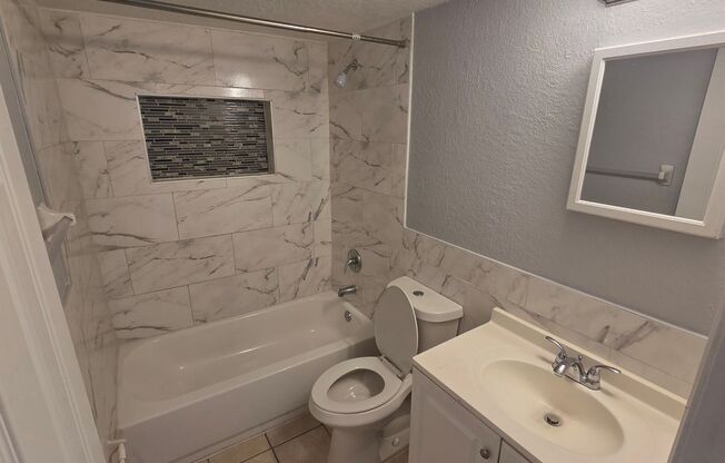 2 beds, 1 bath, 1,000 sqft, $1,395, Unit 5720 D