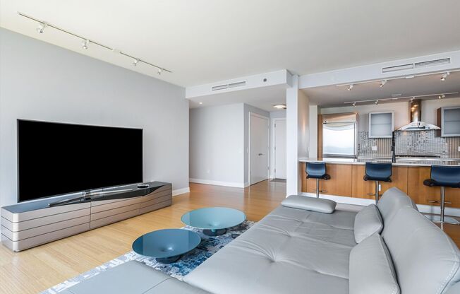 True Luxury Living_2b2b Condo at 340 On The Park