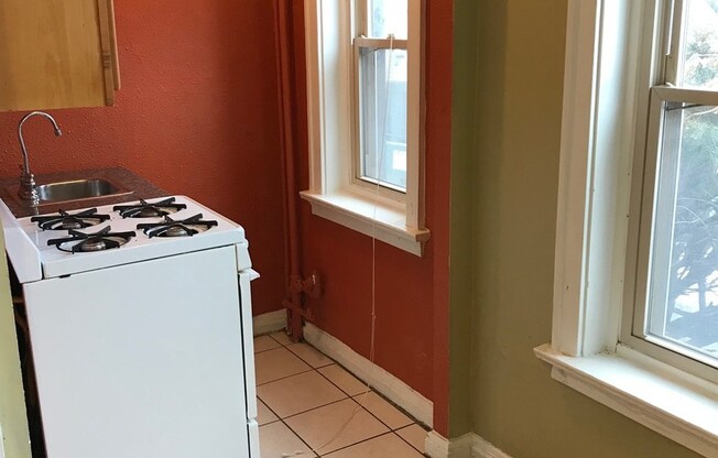 Studio, 1 bath, $725, Unit 15