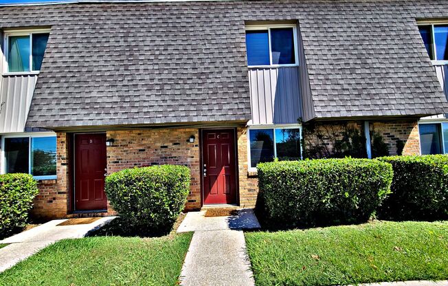 2 beds, 2.5 baths, 1,372 sqft, $995, Unit 5C