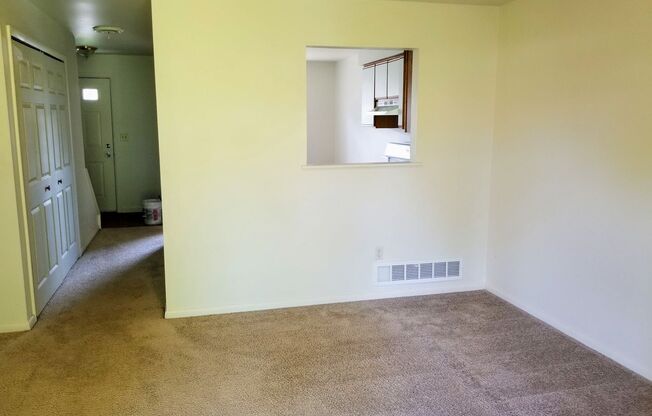 Wonderful 1BD in Great Downtown Zelienople Location! Call Today