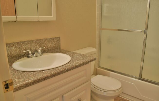 2 beds, 1 bath, 785 sqft, $1,295, Unit FQ 319