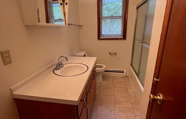 2 beds, 1.5 baths, 900 sqft, $1,440, Unit F-2