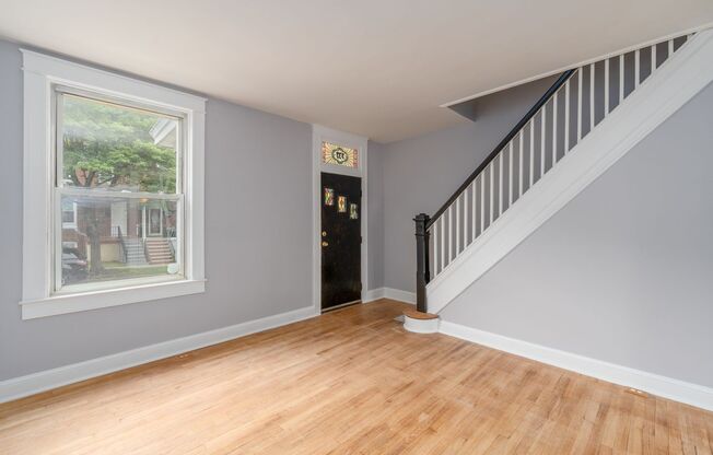 737 E. 37th St. - Charming 2 bed, 1 bath Porch Front Townhouse