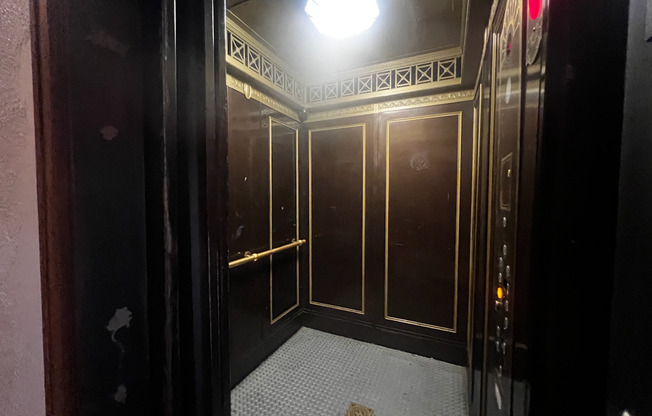 Studio, 1 bath, 450 sqft, $945, Unit 414