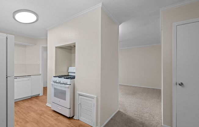 3 beds, 1 bath, 1,172 sqft, $1,450, Unit #12