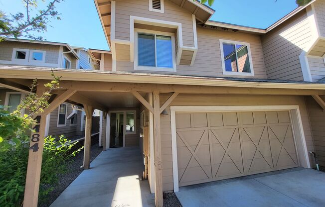 Beautiful, Pet Friendly, Multi-level, 2110 sqft, Luxury Townhouse w/A/C! 3 Bed, 2.5 Bath, + Loft - Avail. June 10th!