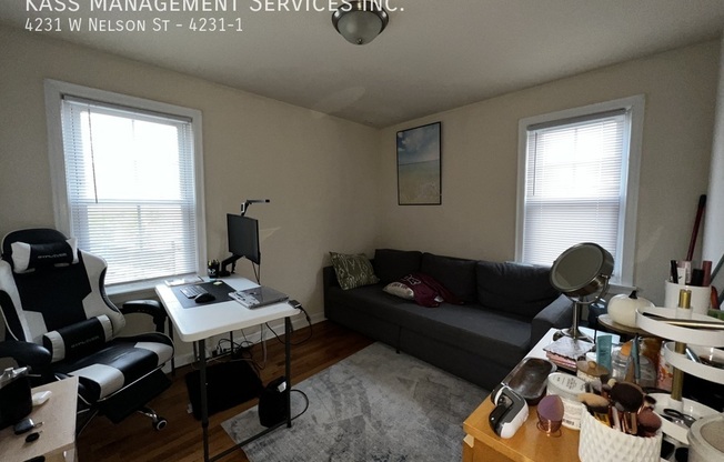 4231 W Nelson St