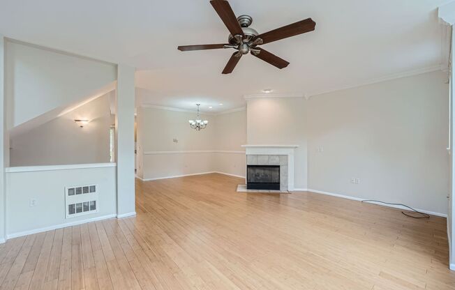 3bed/2.5 End Townhome Unit with Attached Garage in Renton!