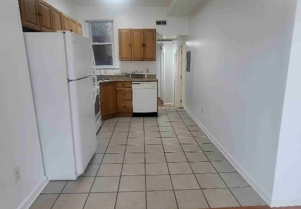 2639 W GIRARD AVE