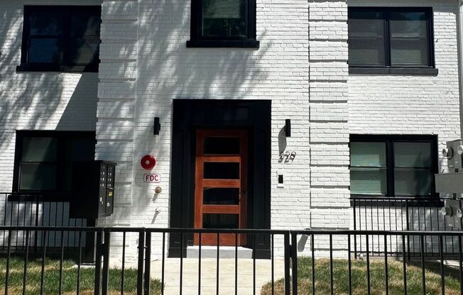Charming 2 BR/1 BA Apartment in Petworth!