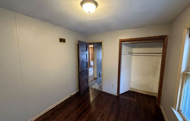 3 beds, 1 bath, $1,295