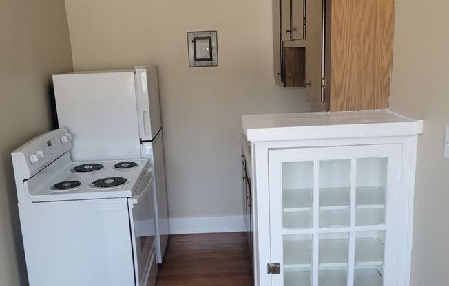 Studio, 1 bath, 420 sqft, $650, Unit 25