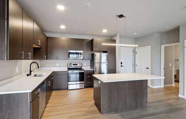 2 beds, 2 baths, 1,136 sqft, $2,370, Unit 5604-124