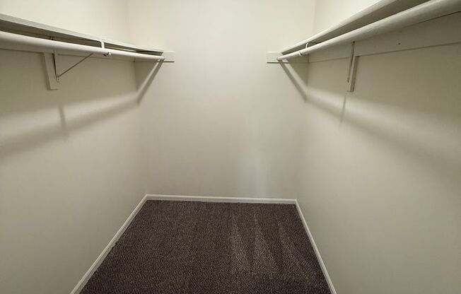 2 beds, 1 bath, 775 sqft, $895, Unit 370J