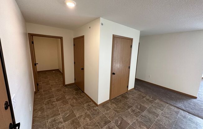 2 beds, 1 bath, $1,250, Unit 102