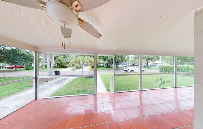 Charming 2 Bedroom/ 1 Bathroom Home with Detached Garage - Near Downtown Orlando!