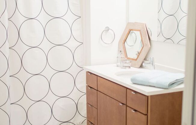 1 bed, 1 bath, 678 sqft, $1,599