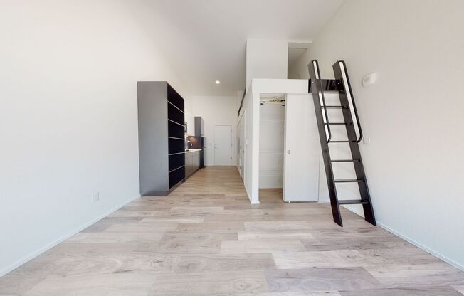 Studio, 1 bath, 352 sqft, $1,375, Unit 708