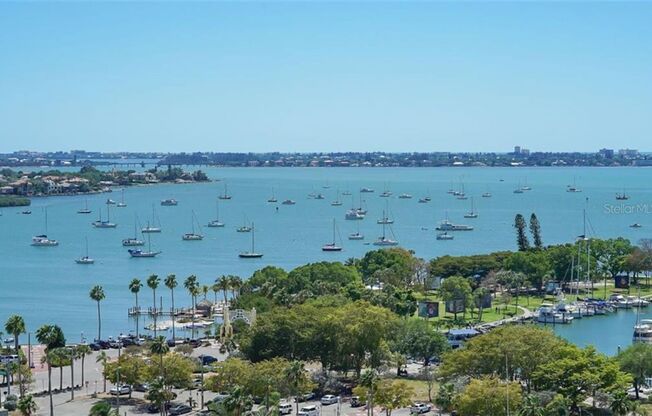 Annual UNfurnished 2/ 2 1/2 1350 Main St huge condo with wonderful Bay views in heart of downtown Sarasota