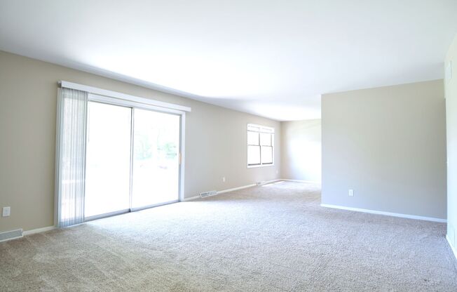 3 beds, 2 baths, 1,300 sqft, $2,470, Unit 3201-3