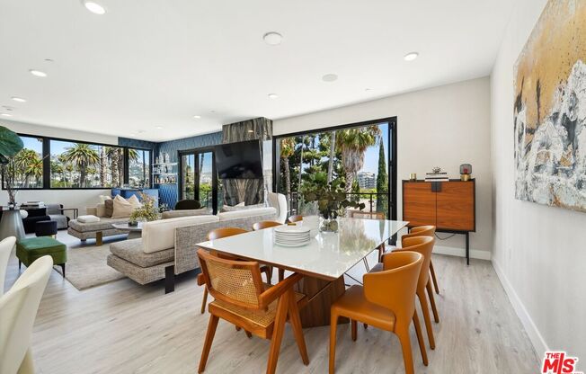 137 N DOHENY DR