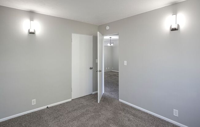 3 beds, 1 bath, $1,195, Unit 15