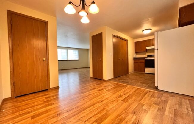 2 beds, 1 bath, 924 sqft, $1,350, Unit 835-101