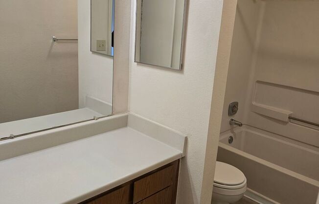 1 bed, 1 bath, 709 sqft, $830, Unit PG 1733
