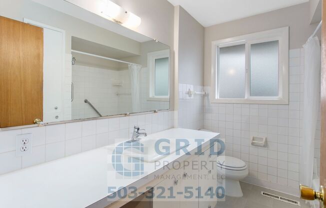 3 beds, 1.5 baths, $2,595