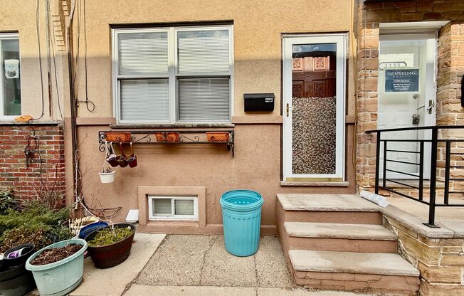 Recently UPDATED 3 BD/1 BA HOUSE in great East Passyunk/LOMO location w/ new Engineered Wood Flooring, WASHER/DRYER, Semi-finished basement & PATIO