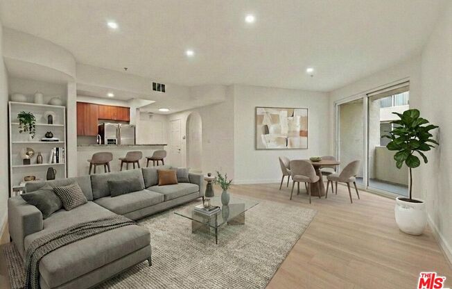 2 beds, 1 bath, 979 sqft, $2,850, Unit 122