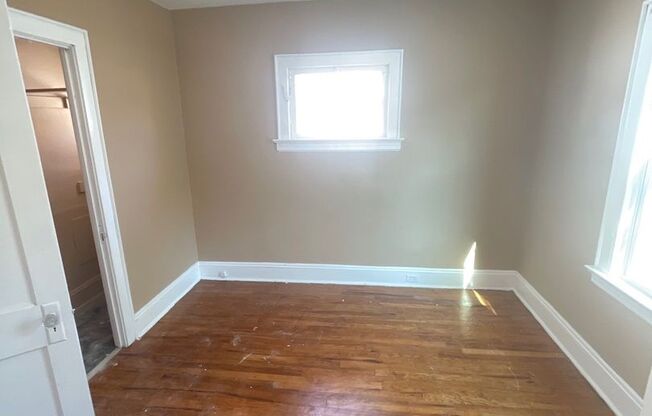 2 beds, 1 bath, $950, Unit UP